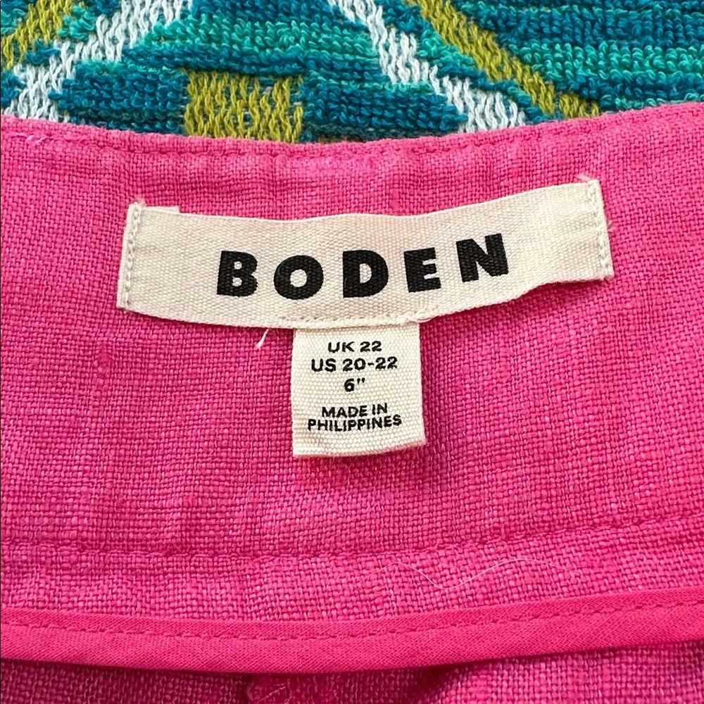Boden Westbourne Linen Shorts 6”, size US 20-22, Pop Pansy colorway